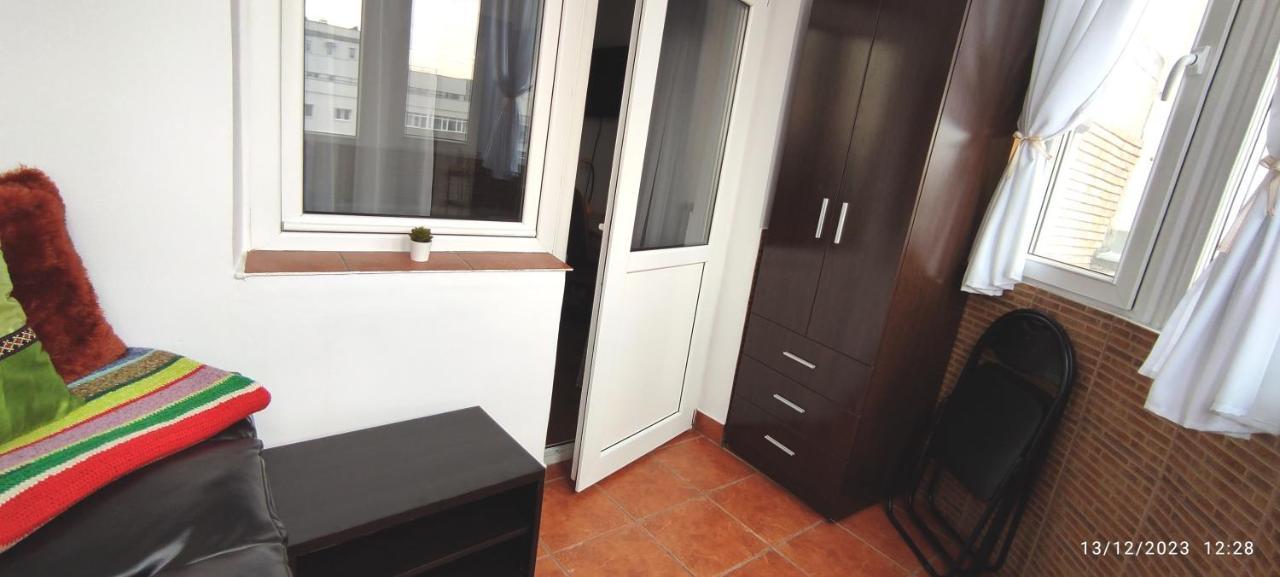 Platinum Apartment - Apartament Cu 3 Camere, 2 Dormitoare, 2 Bai, Bucatarie Complet Utilata, 2 Balcoane Bucarest Esterno foto