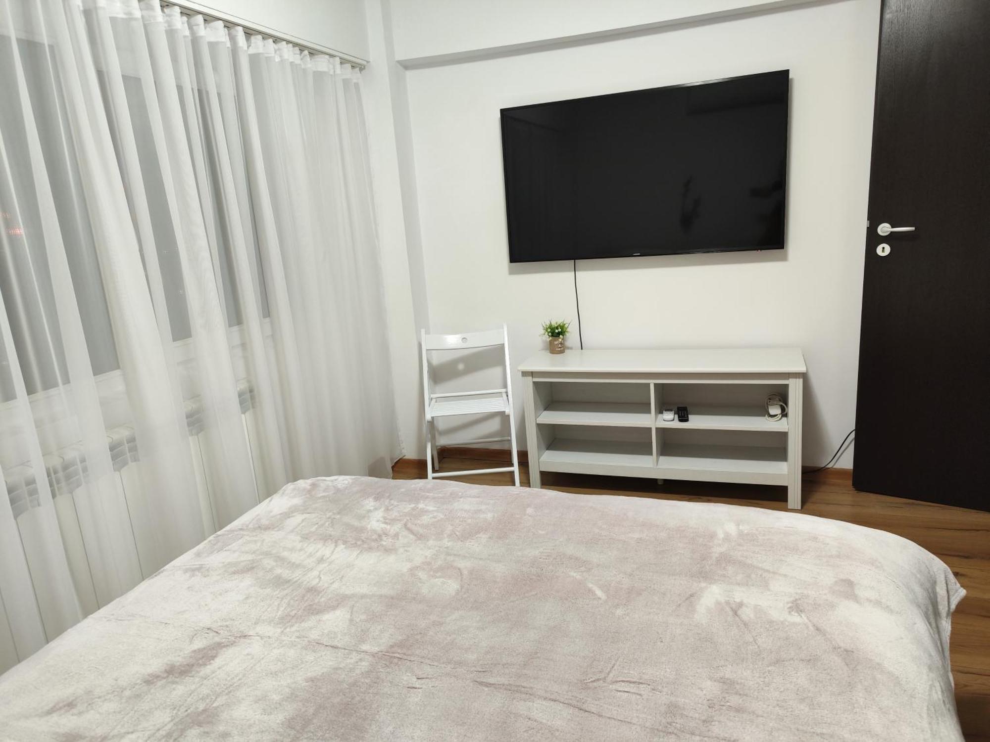 Platinum Apartment - Apartament Cu 3 Camere, 2 Dormitoare, 2 Bai, Bucatarie Complet Utilata, 2 Balcoane Bucarest Esterno foto