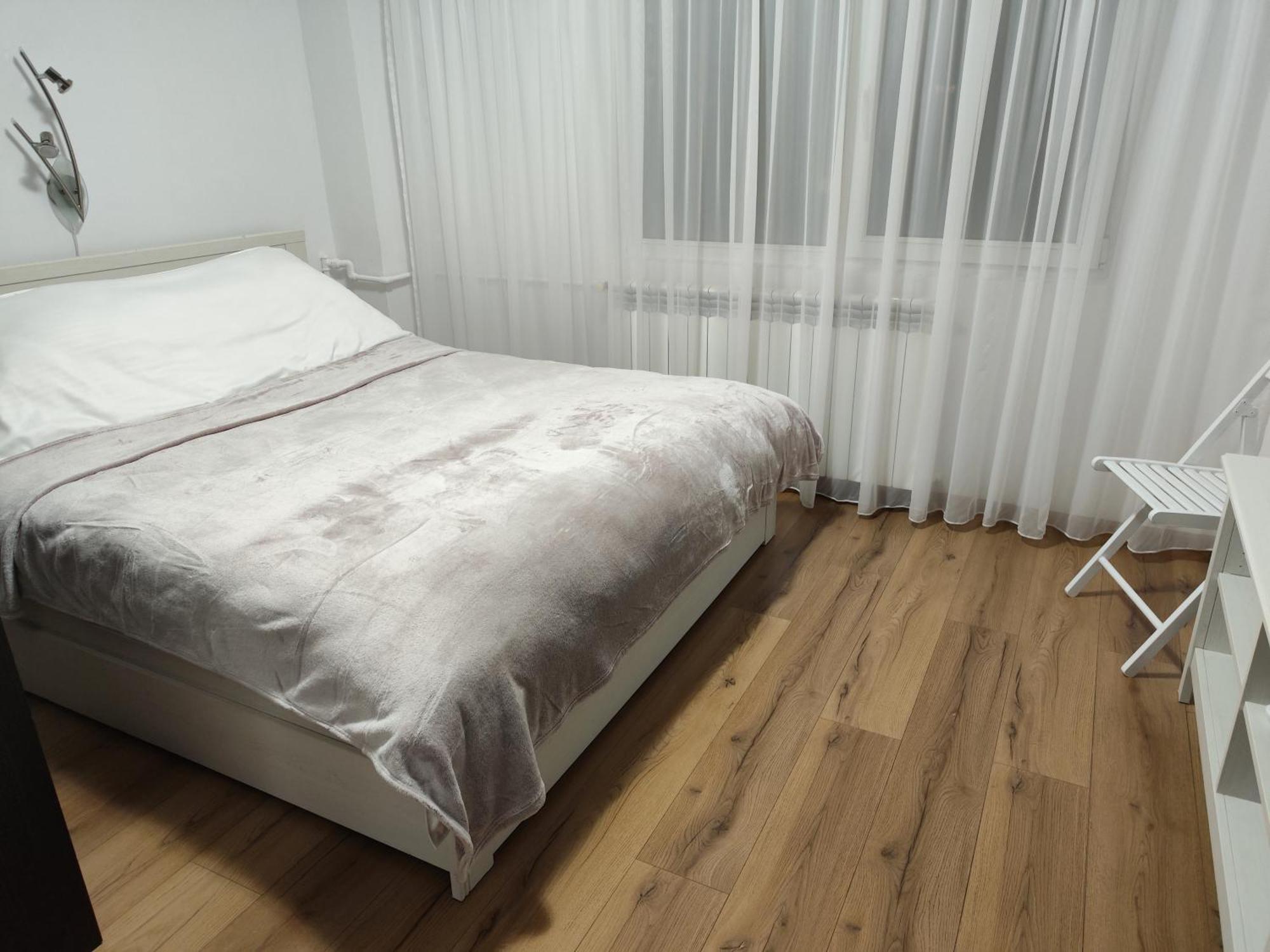 Platinum Apartment - Apartament Cu 3 Camere, 2 Dormitoare, 2 Bai, Bucatarie Complet Utilata, 2 Balcoane Bucarest Esterno foto