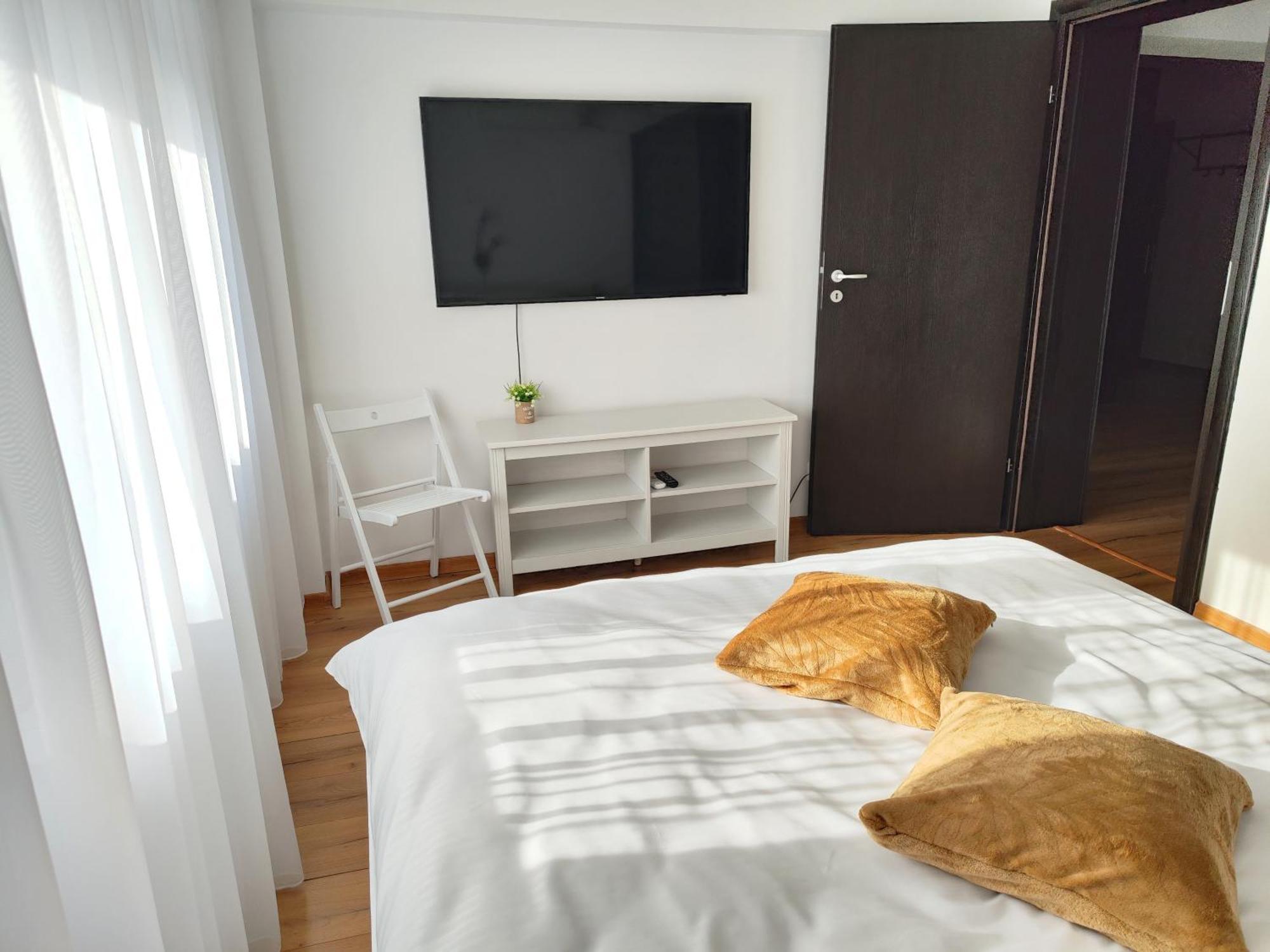 Platinum Apartment - Apartament Cu 3 Camere, 2 Dormitoare, 2 Bai, Bucatarie Complet Utilata, 2 Balcoane Bucarest Esterno foto